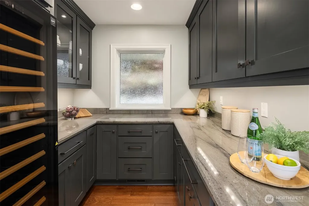 61 Cascade Key Bellevue WA 98006