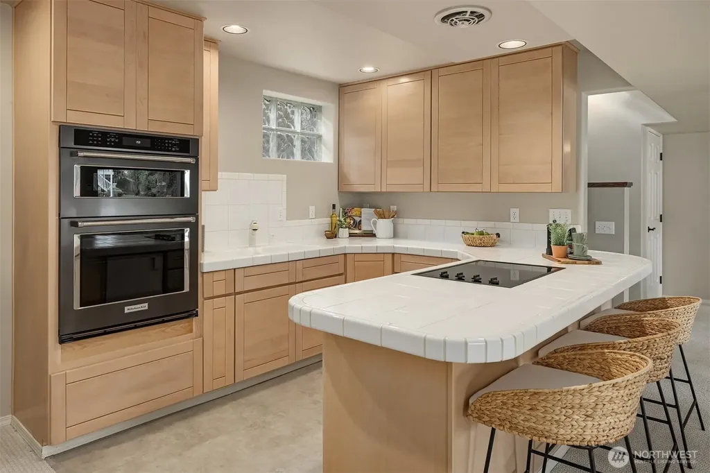61 Cascade Key Bellevue WA 98006