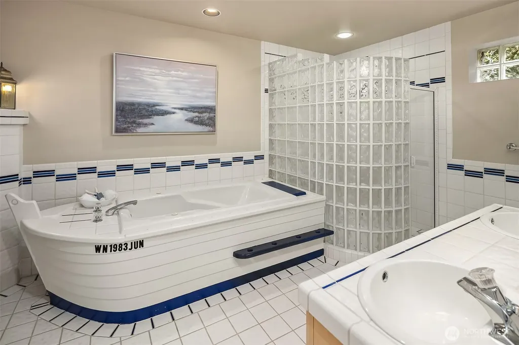 61 Cascade Key Bellevue WA 98006