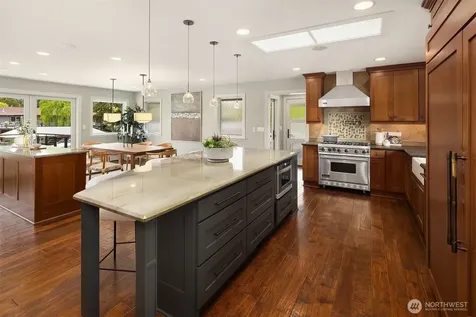 61 Cascade Key Bellevue WA 98006