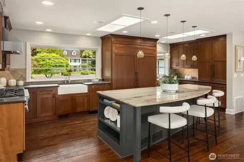 61 Cascade Key Bellevue WA 98006