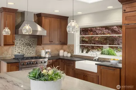 61 Cascade Key Bellevue WA 98006