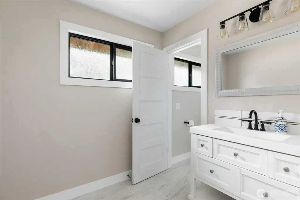 210 NW Calista Court Oak Harbor WA 98277