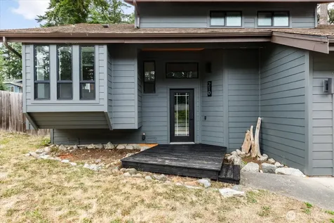 210 NW Calista Court Oak Harbor WA 98277