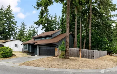 210 NW Calista Court Oak Harbor WA 98277