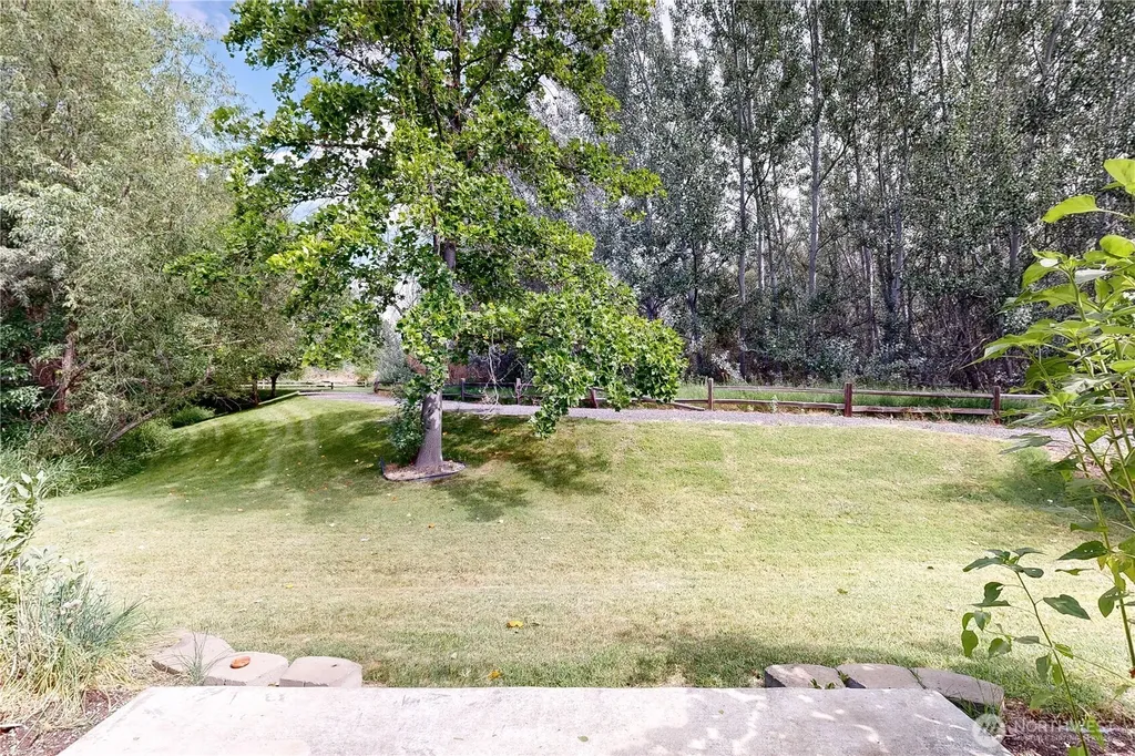 1310 SW Riparian Court College Place WA 99324