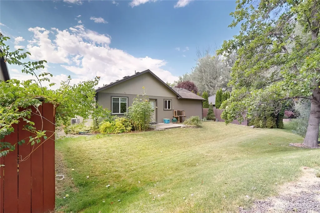 1310 SW Riparian Court College Place WA 99324