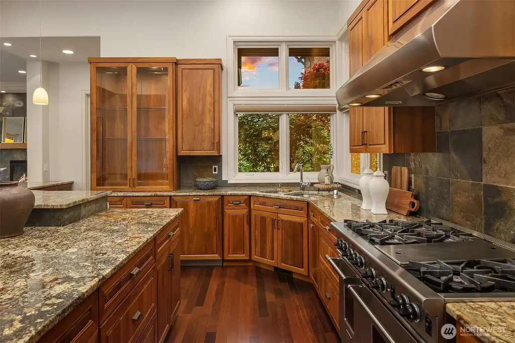 3052 NE Harrison Street Issaquah WA 98029