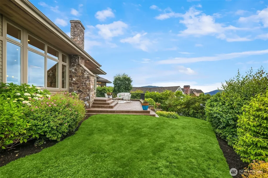 3052 NE Harrison Street Issaquah WA 98029