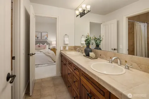 3052 NE Harrison Street Issaquah WA 98029