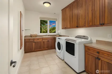 3052 NE Harrison Street Issaquah WA 98029
