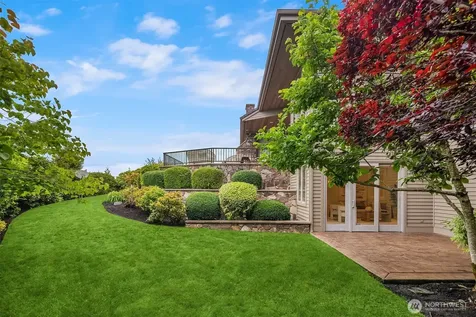 3052 NE Harrison Street Issaquah WA 98029