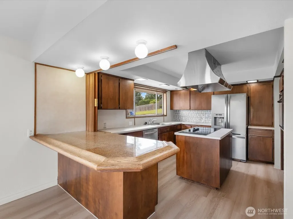 3303 Wave Drive Everett WA 98203