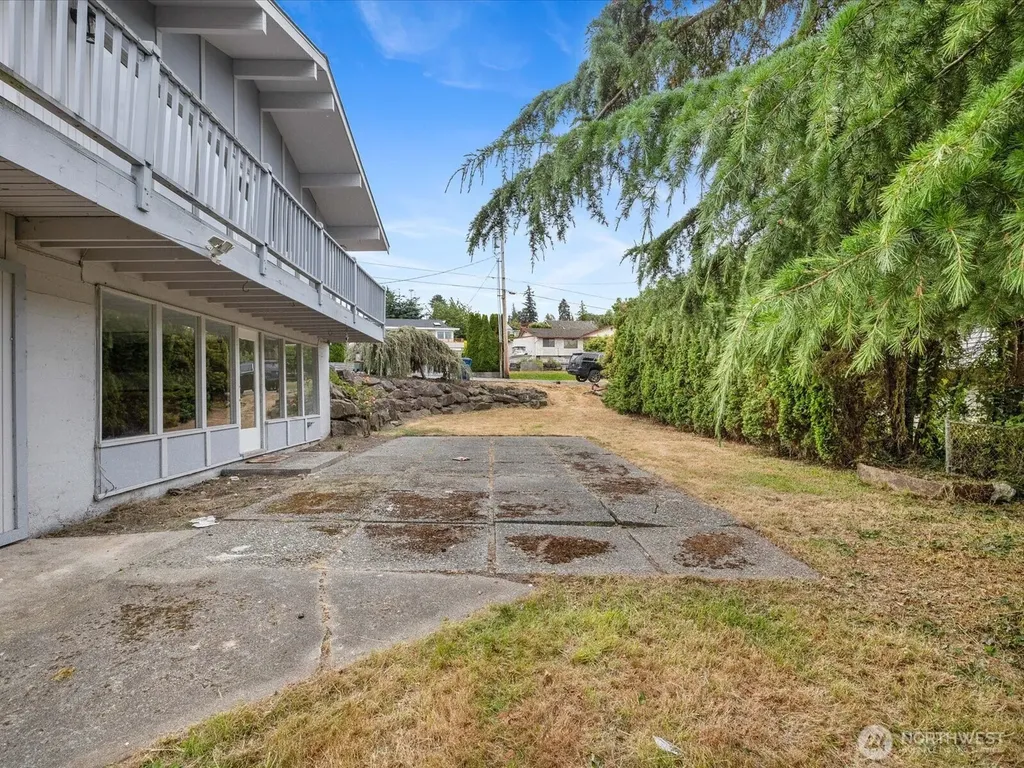 3303 Wave Drive Everett WA 98203