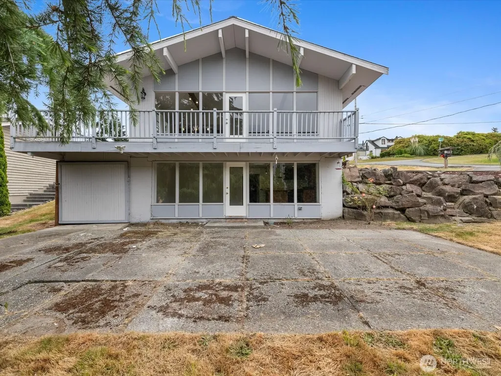 3303 Wave Drive Everett WA 98203