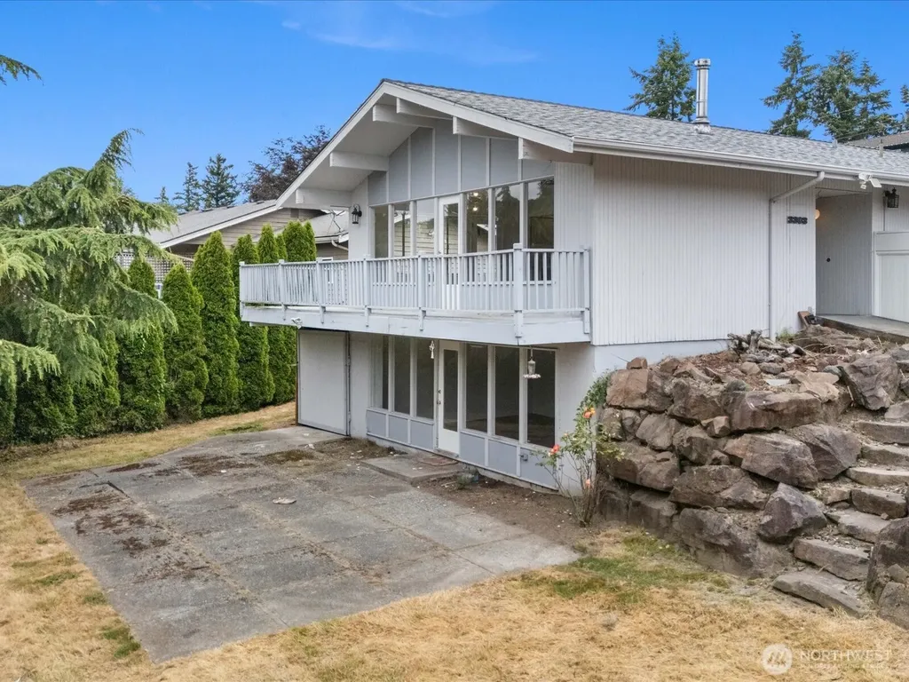3303 Wave Drive Everett WA 98203
