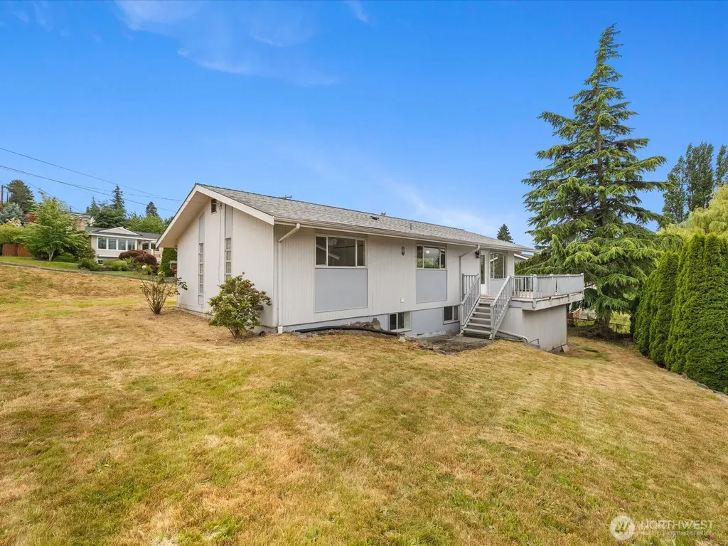 3303 Wave Drive Everett WA 98203
