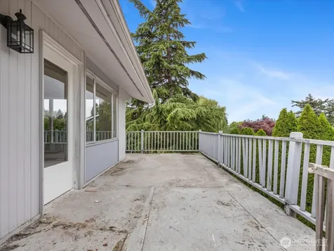 3303 Wave Drive Everett WA 98203