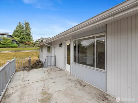 3303 Wave Drive Everett WA 98203