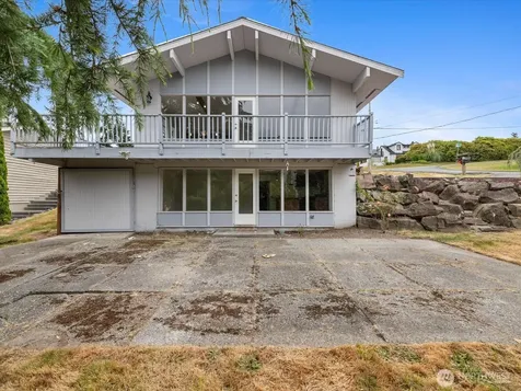 3303 Wave Drive Everett WA 98203