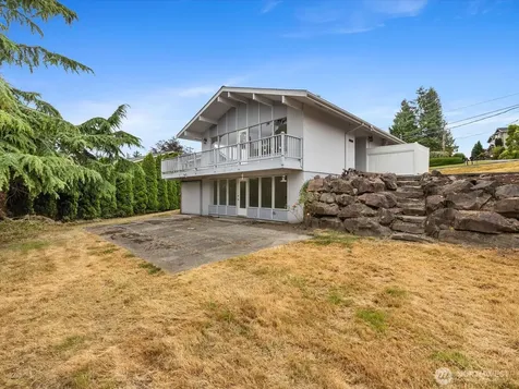 3303 Wave Drive Everett WA 98203