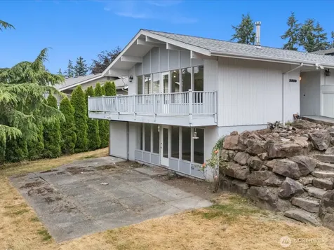 3303 Wave Drive Everett WA 98203