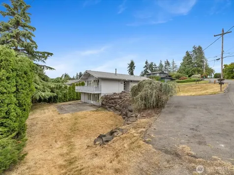 3303 Wave Drive Everett WA 98203
