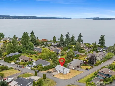 3303 Wave Drive Everett WA 98203