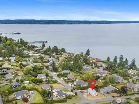 3303 Wave Drive Everett WA 98203