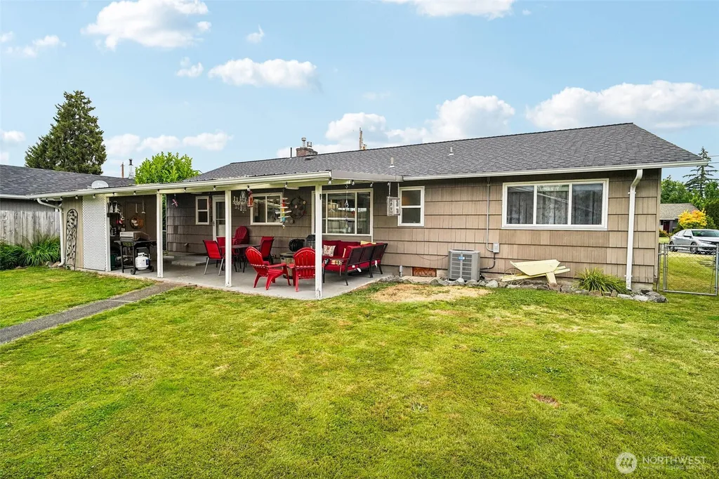 708 5th Avenue SE Puyallup WA 98372