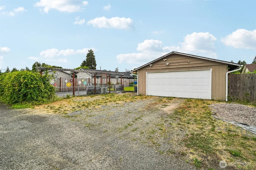 708 5th Avenue SE Puyallup WA 98372