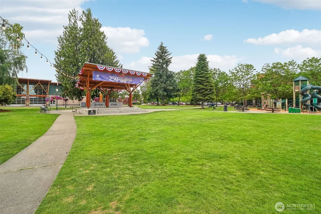 708 5th Avenue SE Puyallup WA 98372