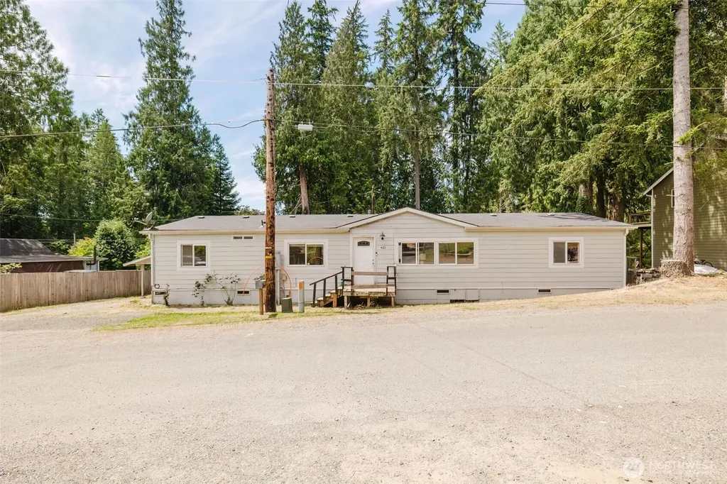 401 E Lk Devereaux Road Allyn WA 98524