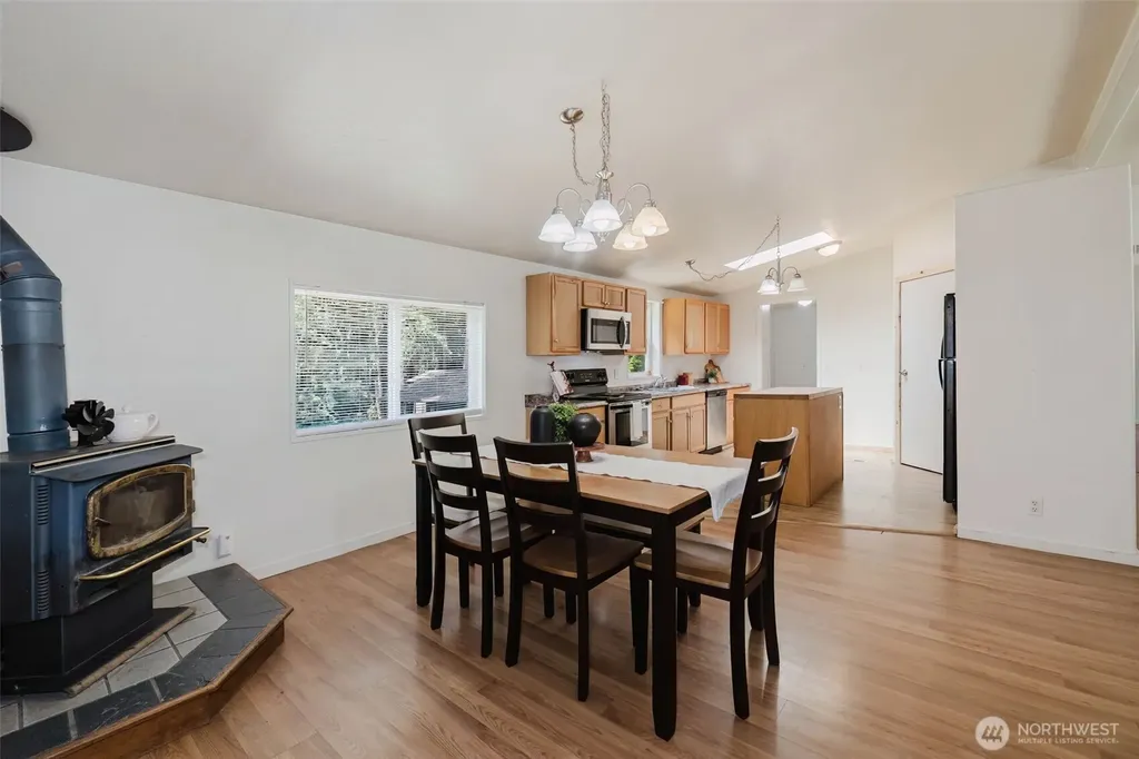 401 E Lk Devereaux Road Allyn WA 98524