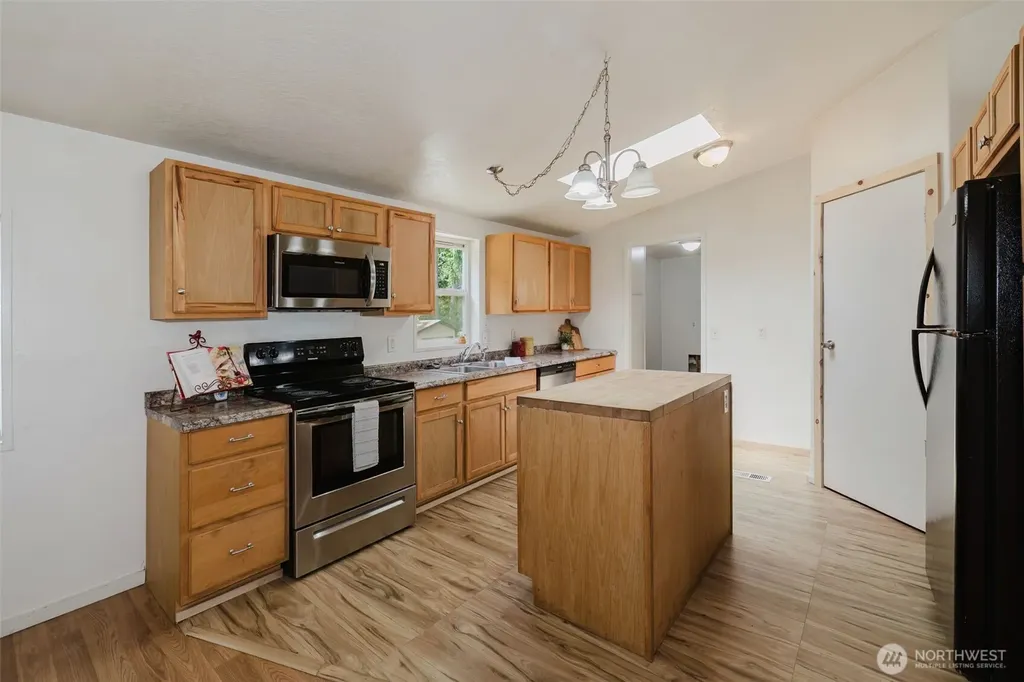 401 E Lk Devereaux Road Allyn WA 98524