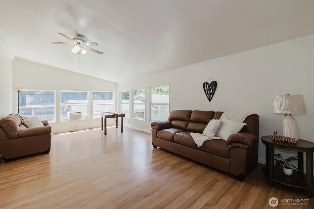 401 E Lk Devereaux Road Allyn WA 98524