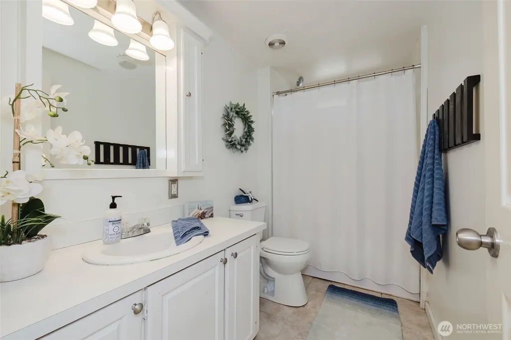401 E Lk Devereaux Road Allyn WA 98524