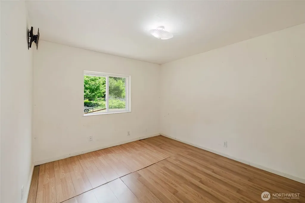 401 E Lk Devereaux Road Allyn WA 98524