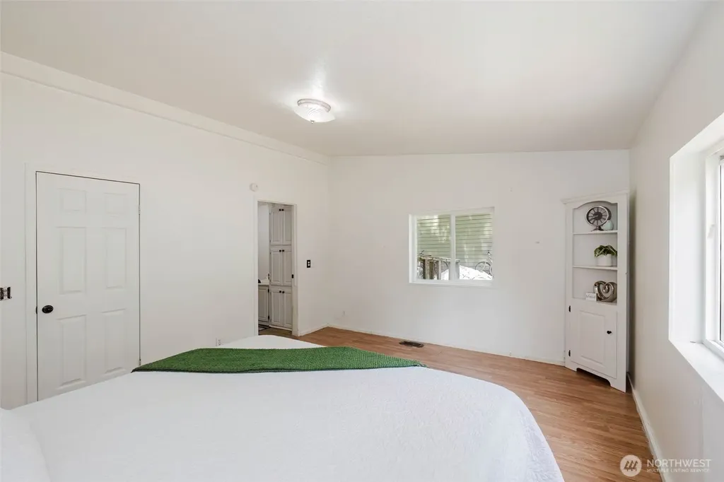 401 E Lk Devereaux Road Allyn WA 98524