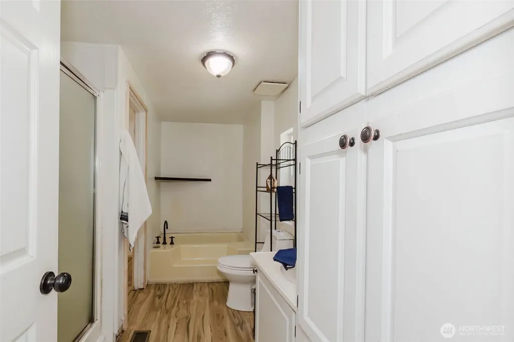 401 E Lk Devereaux Road Allyn WA 98524