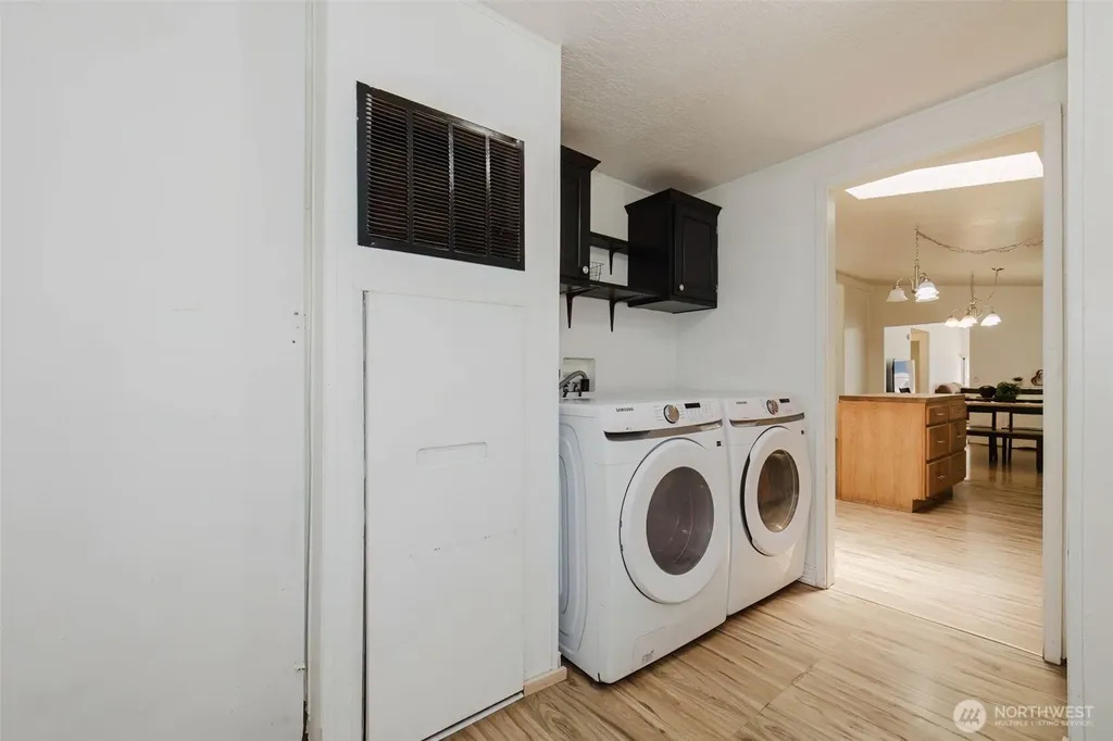 401 E Lk Devereaux Road Allyn WA 98524