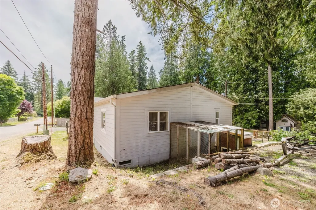 401 E Lk Devereaux Road Allyn WA 98524