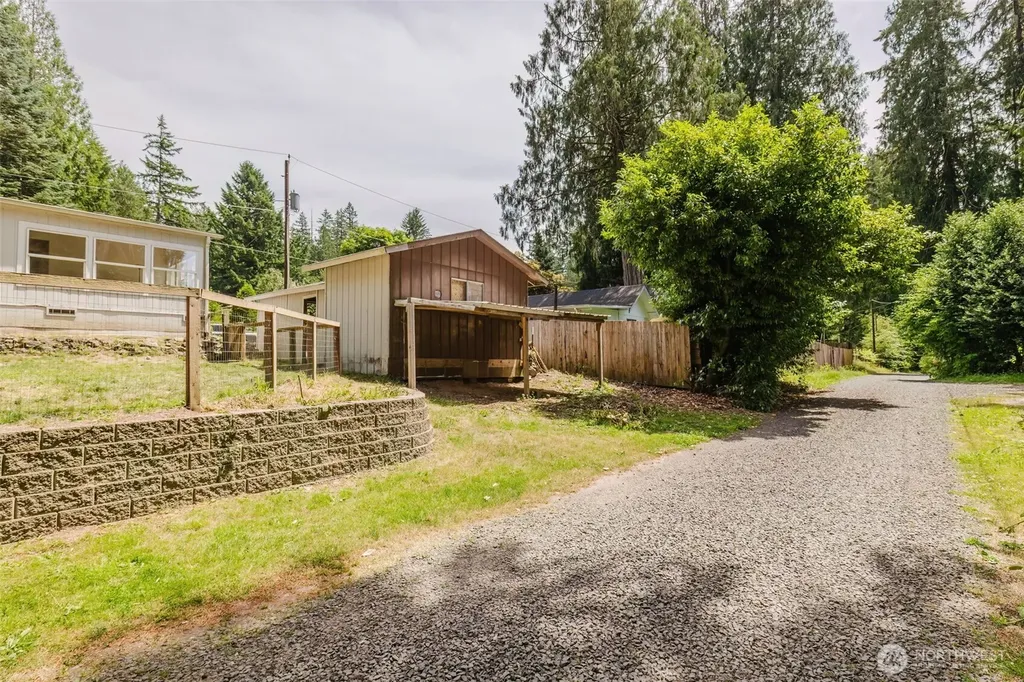 401 E Lk Devereaux Road Allyn WA 98524