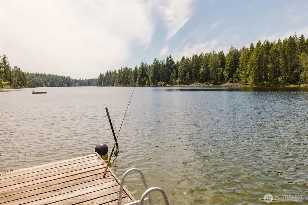 401 E Lk Devereaux Road Allyn WA 98524