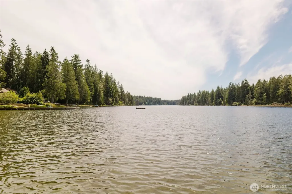 401 E Lk Devereaux Road Allyn WA 98524