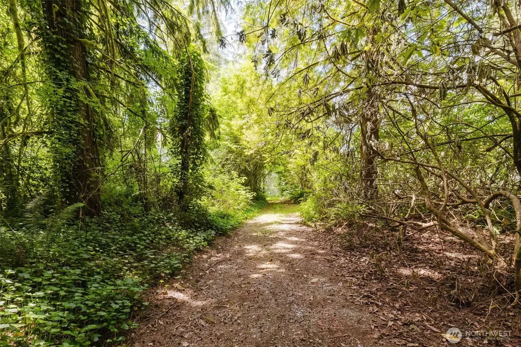 401 E Lk Devereaux Road Allyn WA 98524