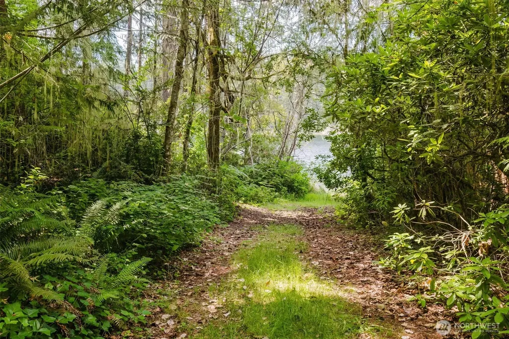 401 E Lk Devereaux Road Allyn WA 98524