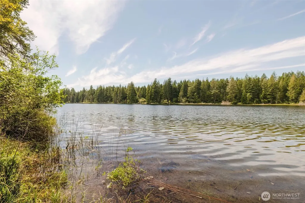 401 E Lk Devereaux Road Allyn WA 98524