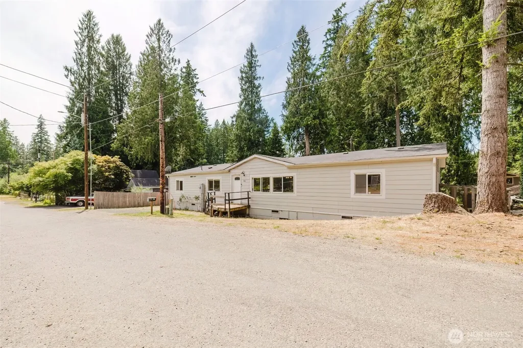 401 E Lk Devereaux Road Allyn WA 98524