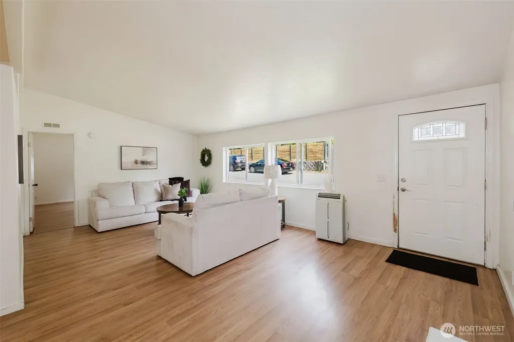 401 E Lk Devereaux Road Allyn WA 98524